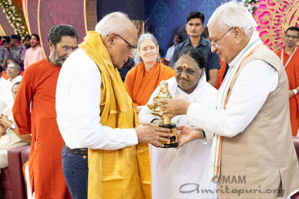 Dr. SL Bhyrappa honored with 2020 Amrita Keerti-Puraskara
