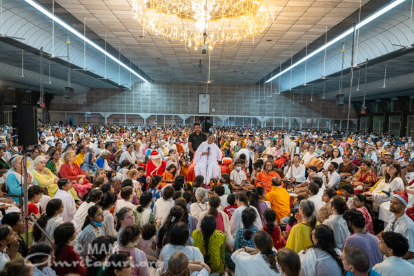 Amma speaking at Christmas in Amritapuri