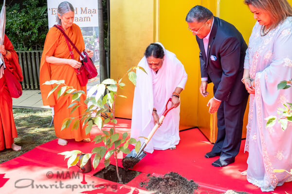 Amma is the bridge that connects the East and the West