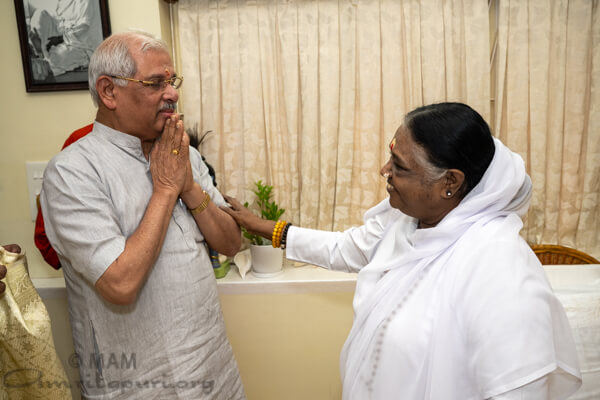 Kerala Governor visits Amritapuri