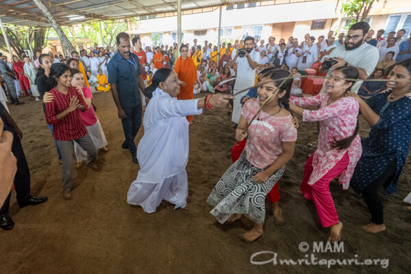 Amma plays Kabadi with kids