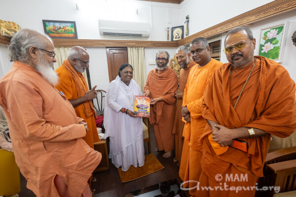 Margadarshak Mandal Sannyasis seek Amma’s blessings