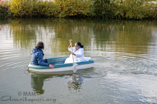Moonlight songs, rainbow welcome, eco living: Pontgouin visit