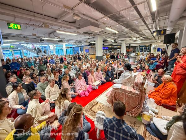 Laugh, express, share and live now