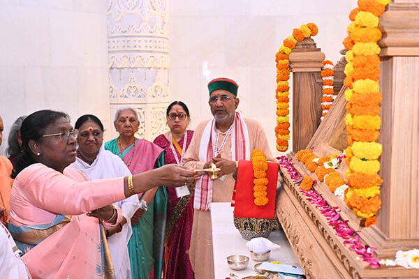 Ayodhya witnesses historic Rama Yantra pratishta