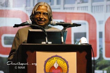 The President of India, Dr. A.P.J. Abdul Kalam, speaking to devotees in Amritapuri