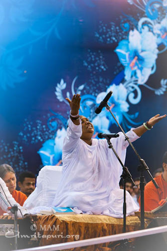 Amma singing bhajan