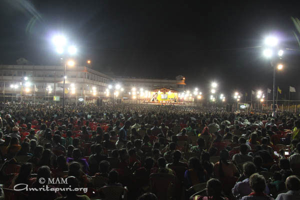 devotees who came to attend Amma's program