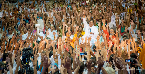 Amma sings at midnight 16-onam24