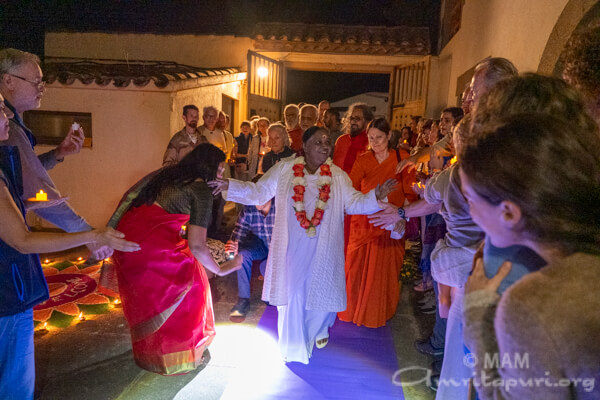 Amma arriving at Ashram, Granollers Amma arriving at Ashram, Granollers