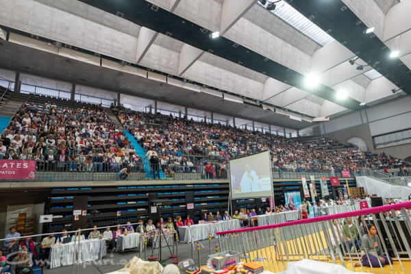 The crowd listening to Amma The crowd listening to Amma