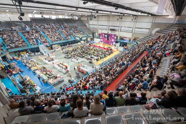 The crowd listening to Amma The crowd listening to Amma