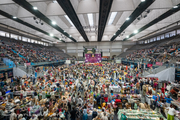 Crowd listening to Amma Crowd listening to Amma