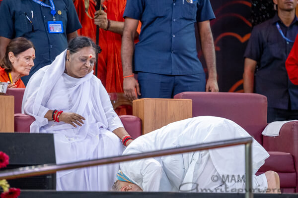 Amit Shah offering pranams
