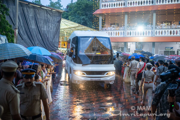 Amma arriving amidst heavy monsoon rains