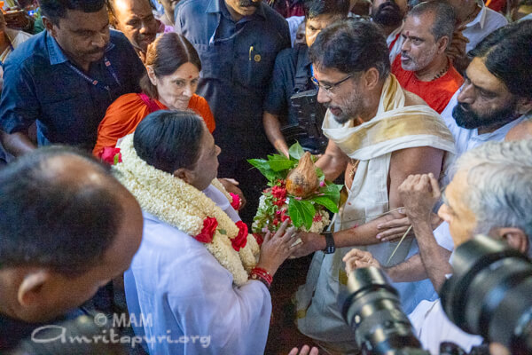 Traditional Purna Kumbham welcome for Amma
