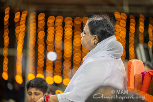 Amma leading the meditation