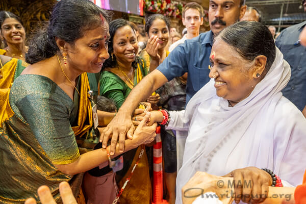 Amma leaving the stage after Darshan