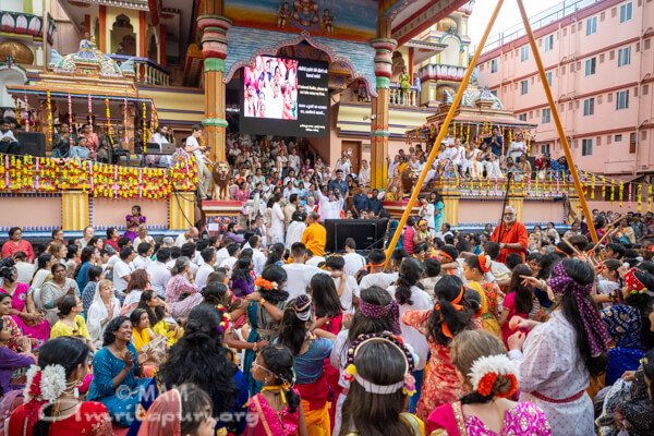 Amma singing Mira bhajan