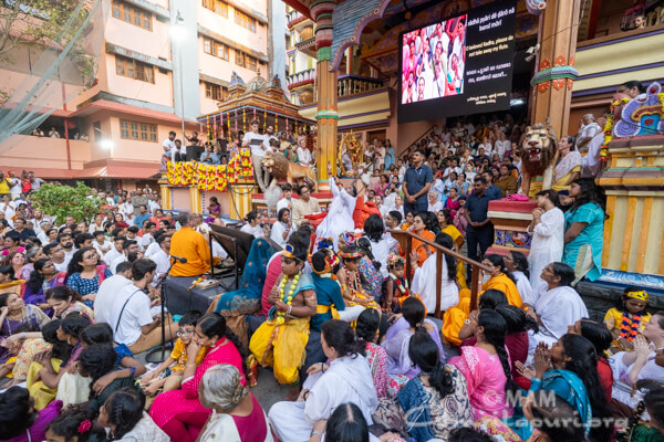 Amma singing Mira bhajan