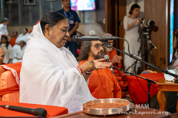 Amma initiating Vidyarambham